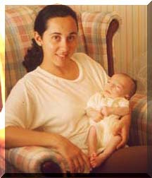 Nicholas com 1 m&ecirc;s no colo de sua m&atilde;e Cristina