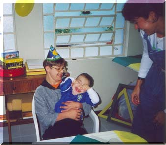 Nicholas comemorando seu 3&ordm; anivers&aacute;rio na cl&iacute;nica com seu amiguinho Marquinhos
